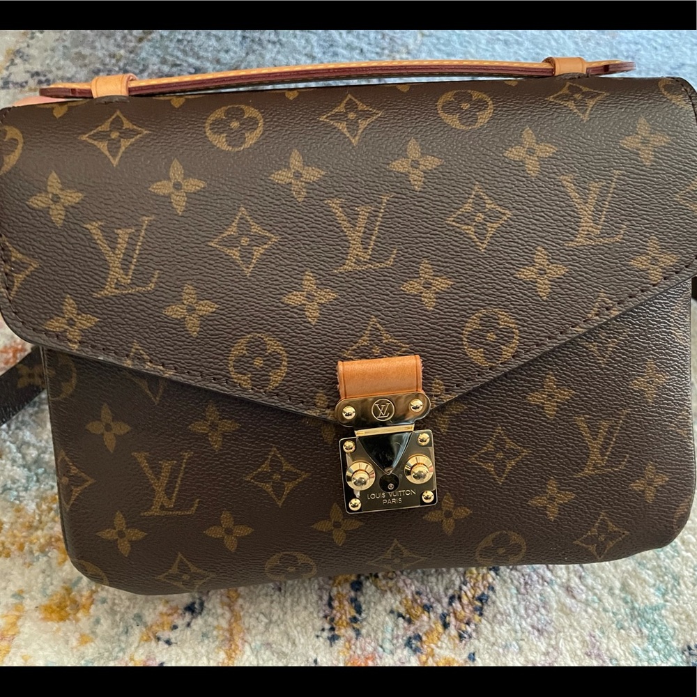Louis Vuitton Pochette Metis
